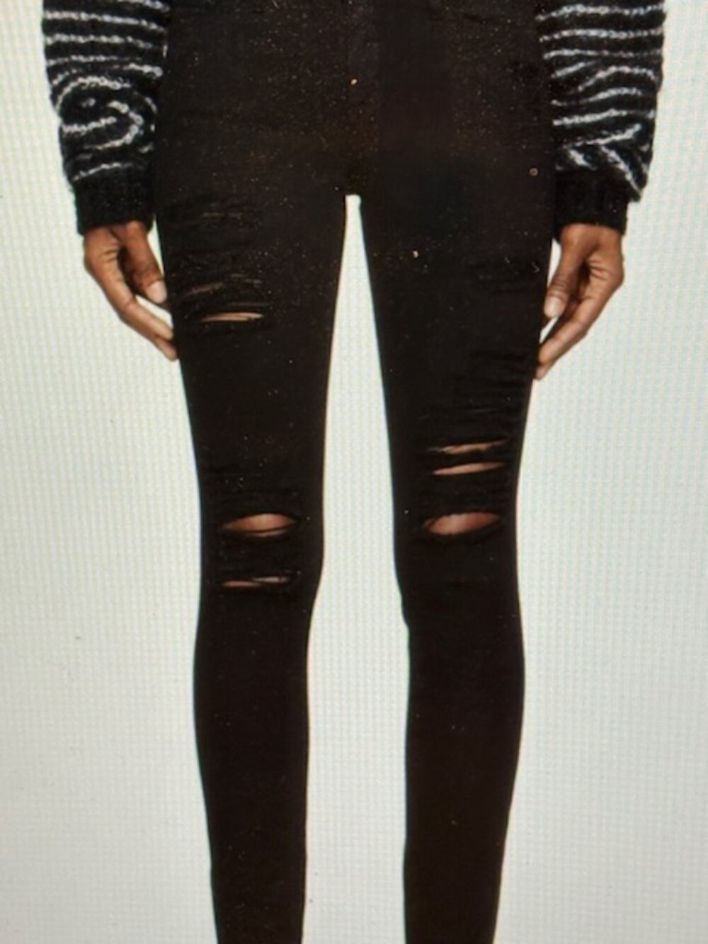 FRAME Denim Le Skinny de Jeanne Distressed Black Film Noir Size 32 X 30